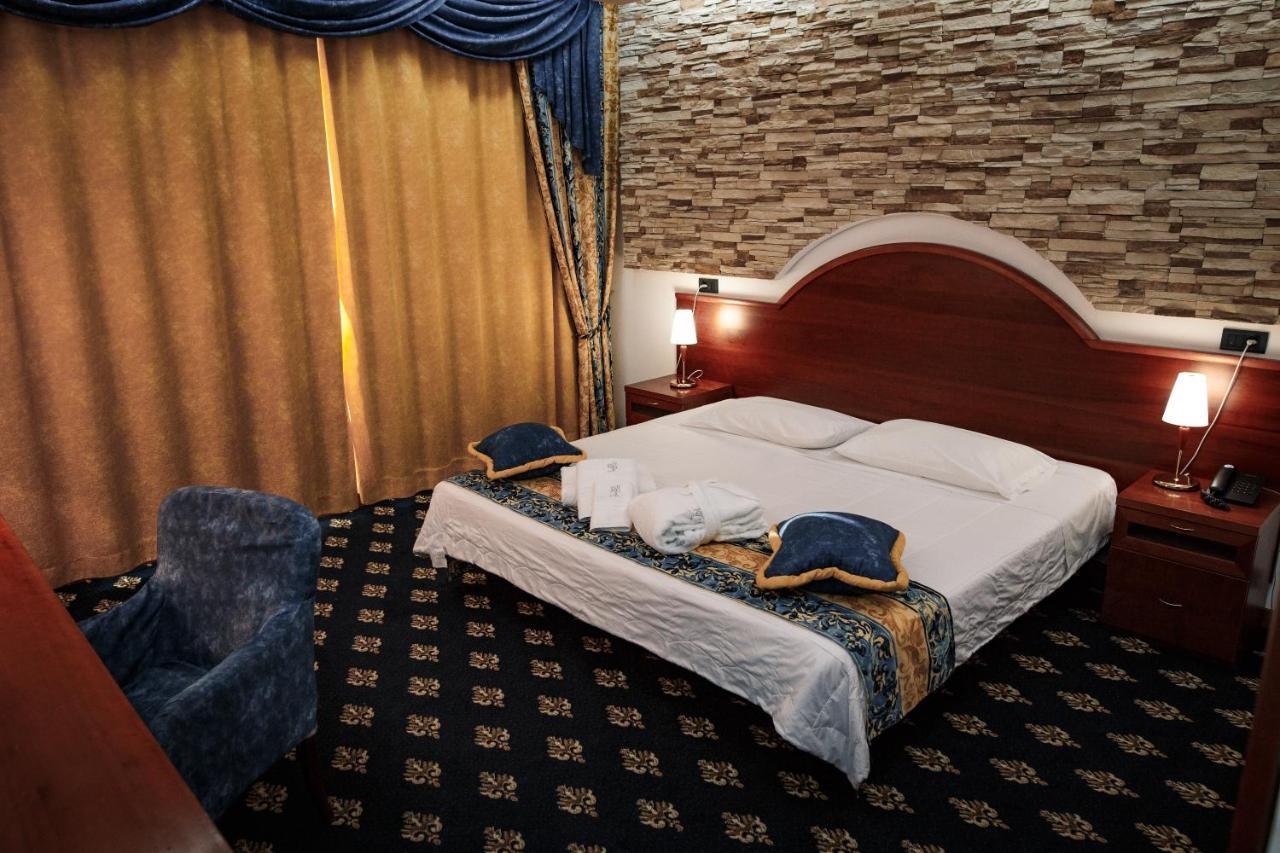 River Palace Hotel Atyraū Zewnętrze zdjęcie