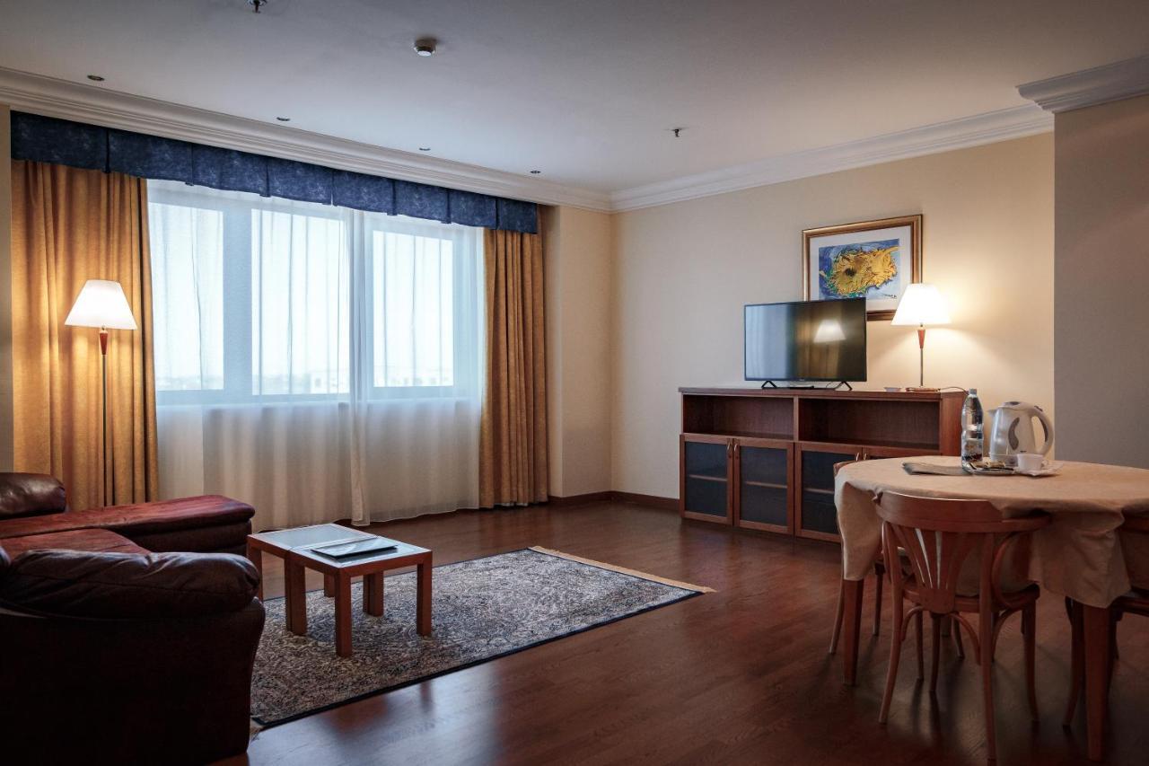 River Palace Hotel Atyraū Zewnętrze zdjęcie