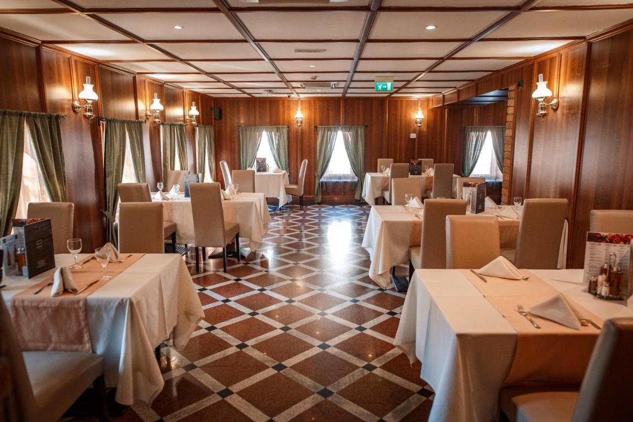 River Palace Hotel Atyraū Zewnętrze zdjęcie