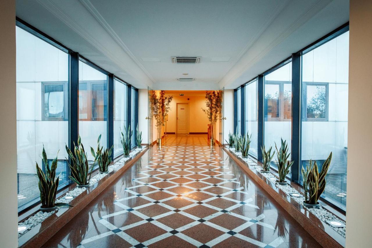 River Palace Hotel Atyraū Zewnętrze zdjęcie